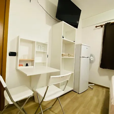 Petite *